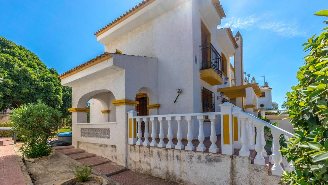 Sale - Villa - Torrevieja - Los altos