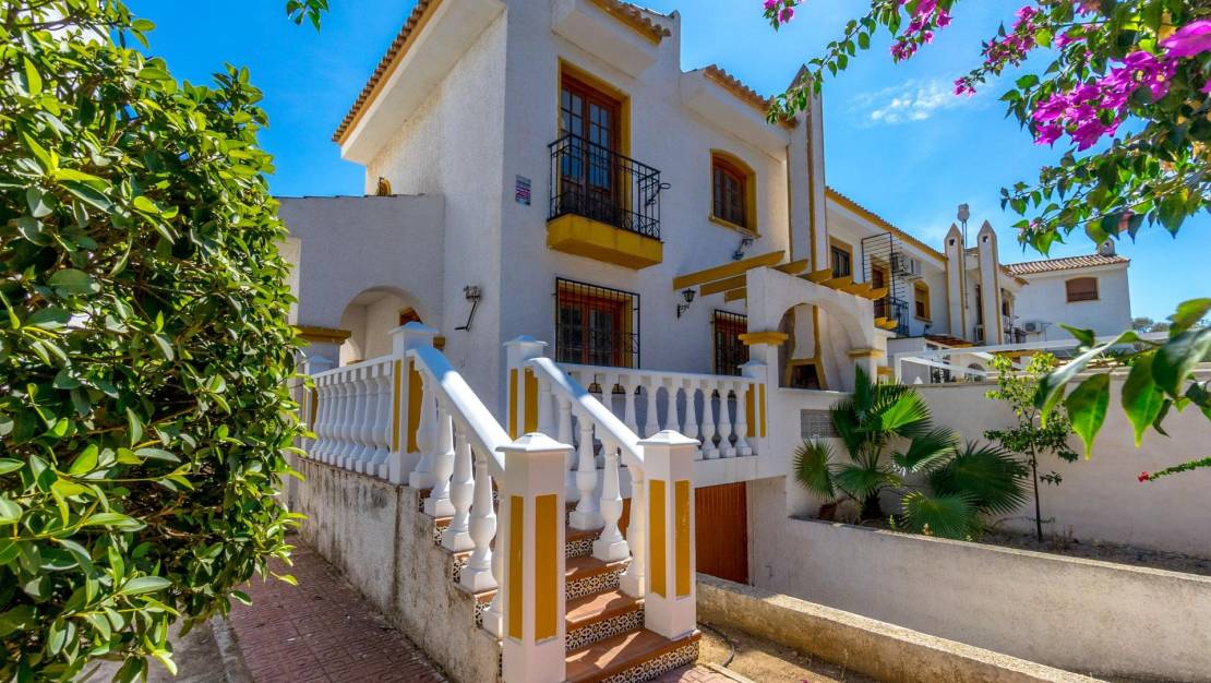 Sale - Villa - Torrevieja - Los altos