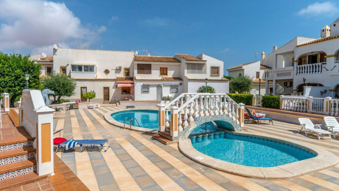 Sale - Villa - Torrevieja - Los altos