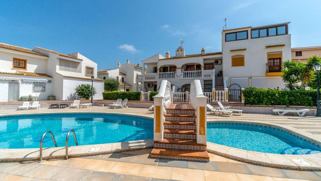 Sale - Villa - Torrevieja - Los altos