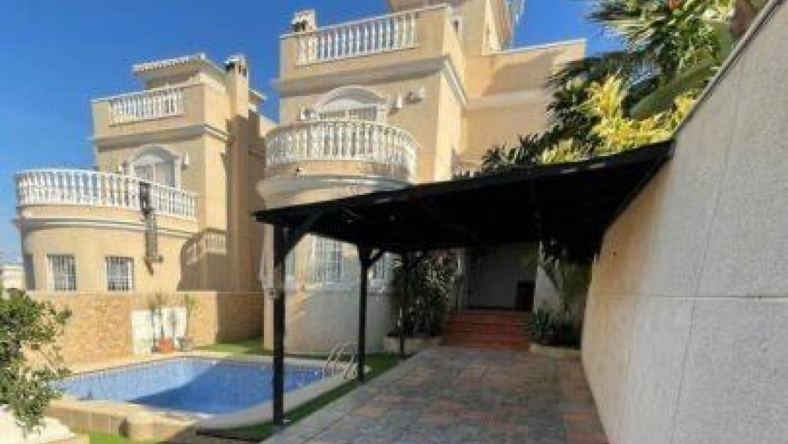 Sale - Villa - Torrevieja - Los altos