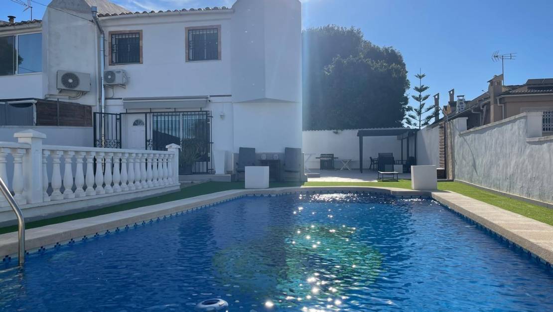 Sale - Villa - Torrevieja - Los Balcones - Los Altos del Edén