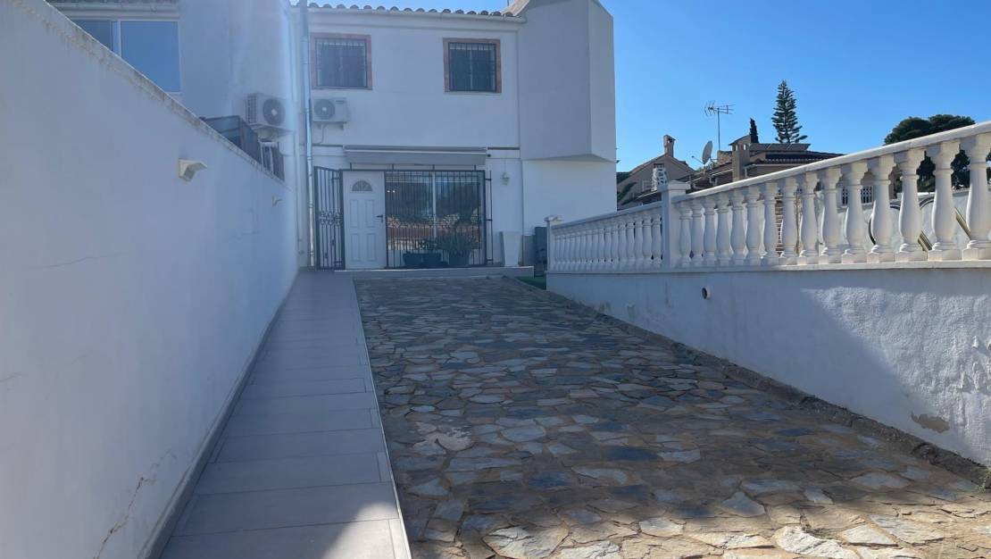 Sale - Villa - Torrevieja - Los Balcones - Los Altos del Edén