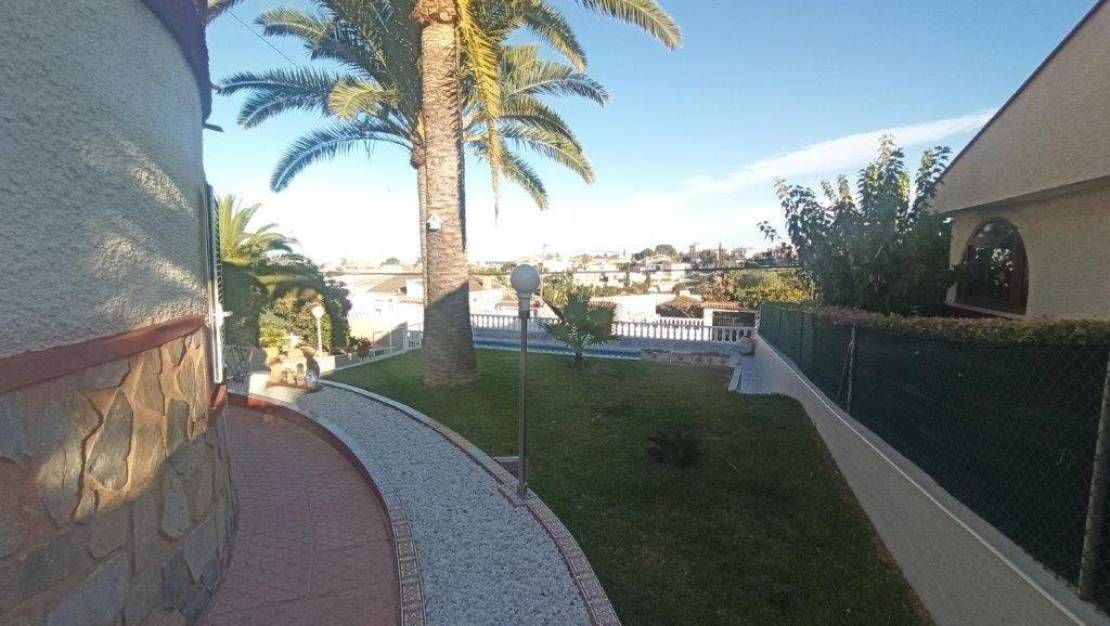 Sale - Villa - Torrevieja - Los Balcones