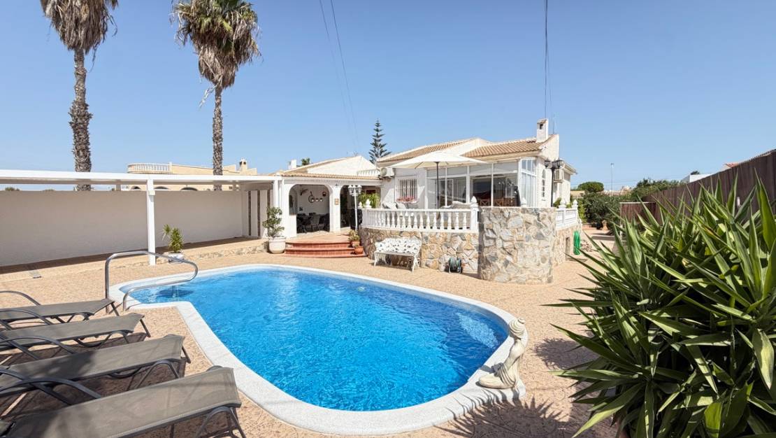 Sale - Villa - Torrevieja - San Luis