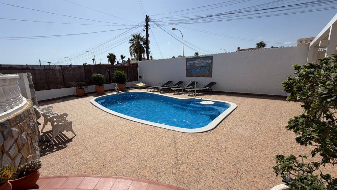 Sale - Villa - Torrevieja - San Luis