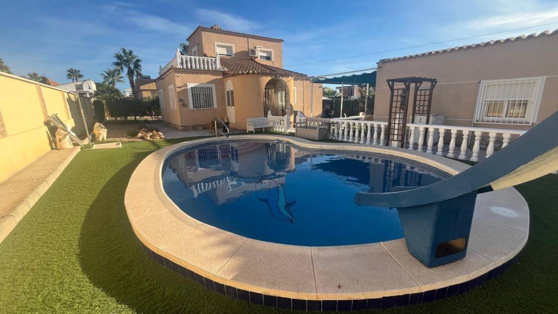 Sale - Villa - Torrevieja - San Luis