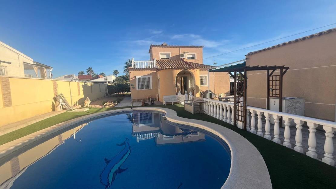 Sale - Villa - Torrevieja - San Luis