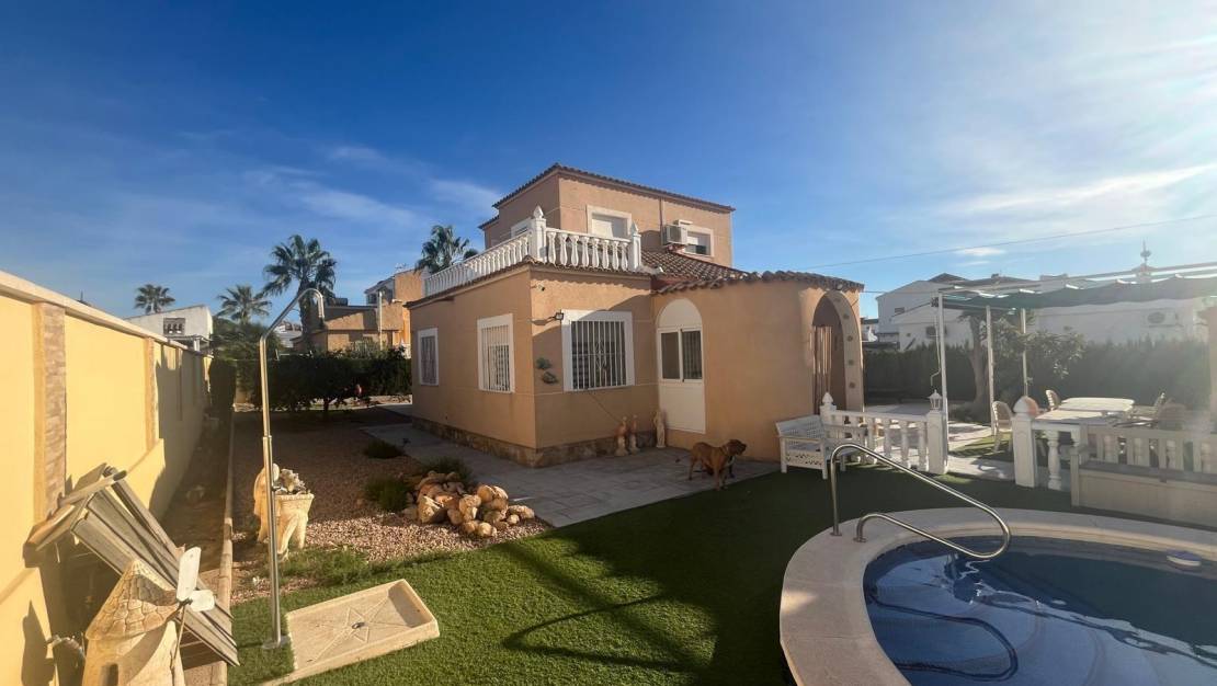 Sale - Villa - Torrevieja - San Luis