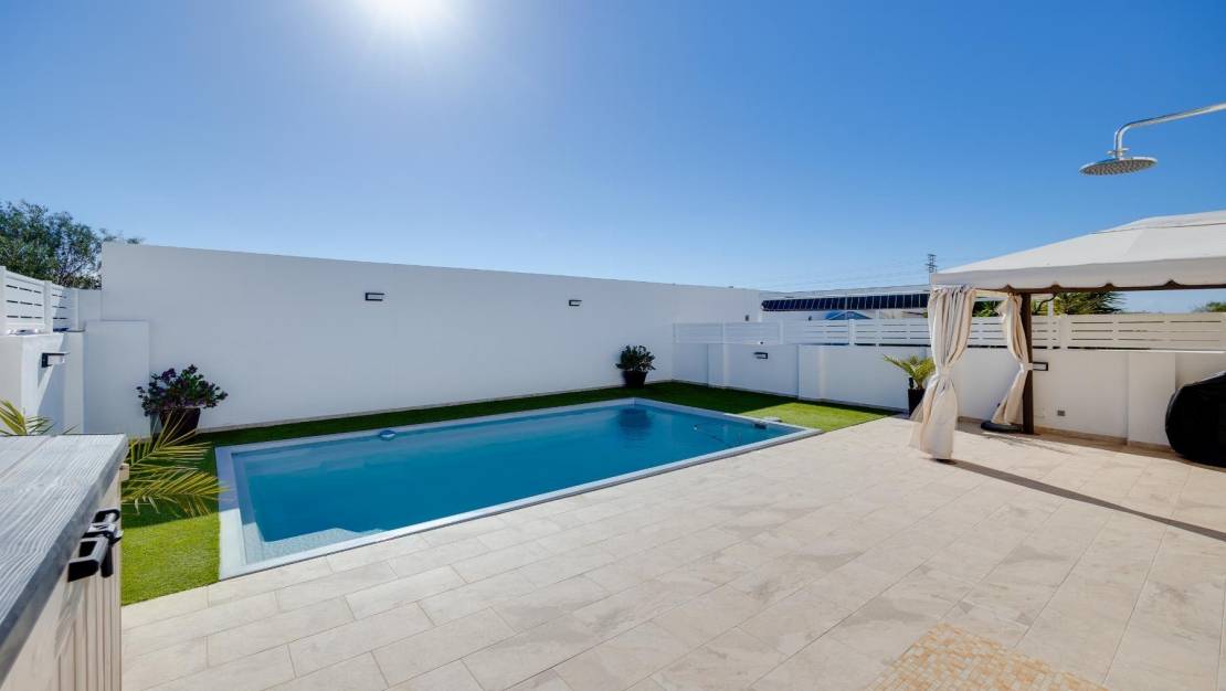 Sale - Villa - Torrevieja - San Luis