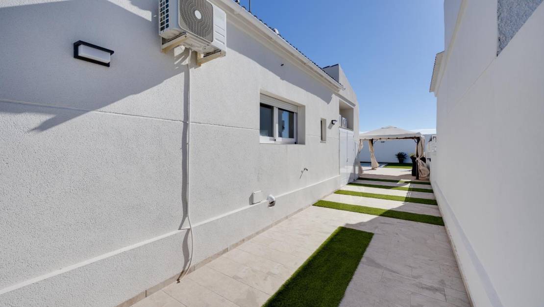 Sale - Villa - Torrevieja - San Luis