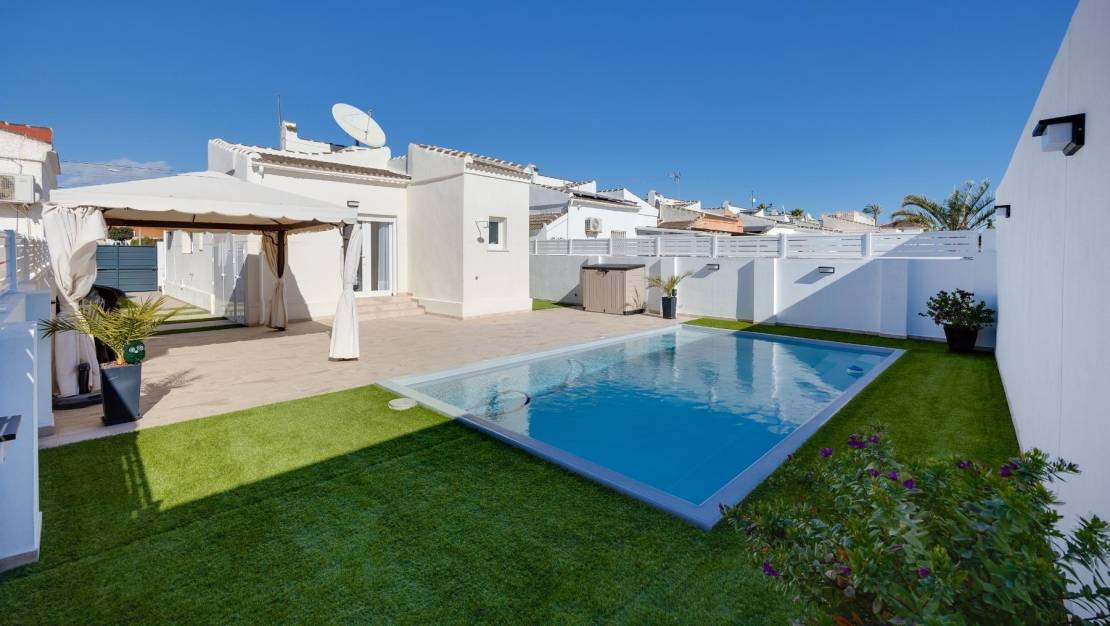 Sale - Villa - Torrevieja - San Luis