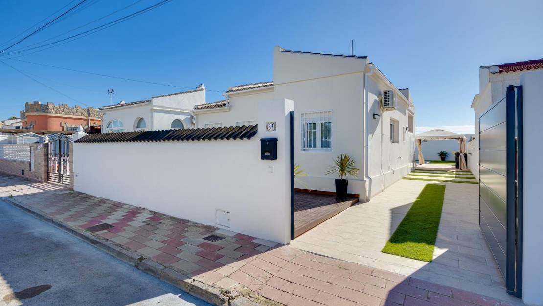 Sale - Villa - Torrevieja - San Luis