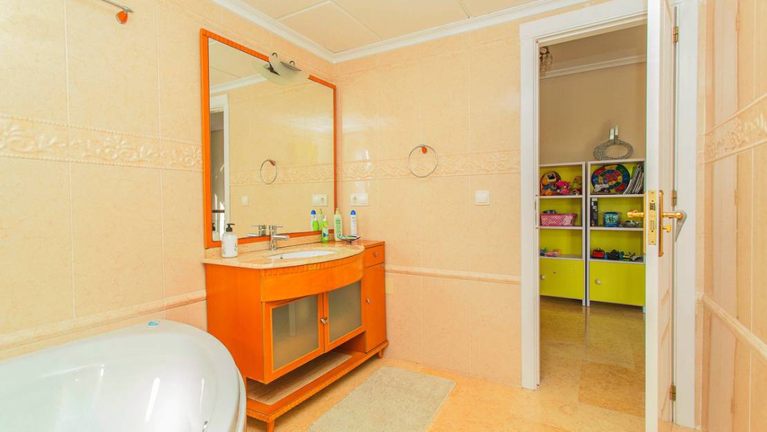 Sale - Villa - Torrevieja - Torre la mata