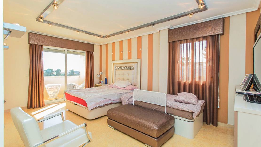 Sale - Villa - Torrevieja - Torre la mata