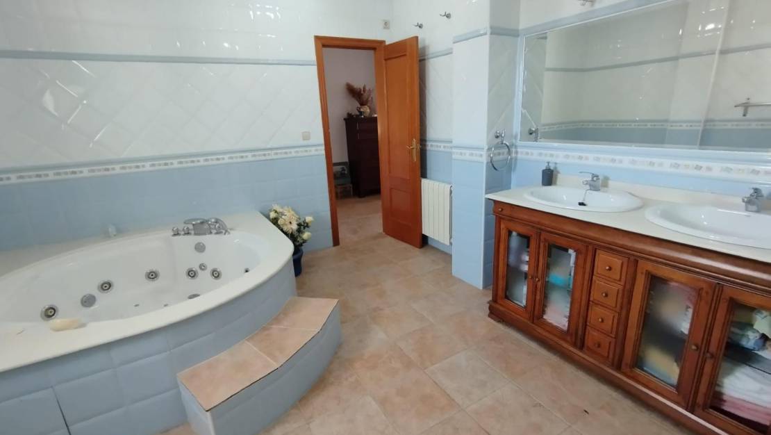 Sale - Villa - Torrevieja - Torreta florida