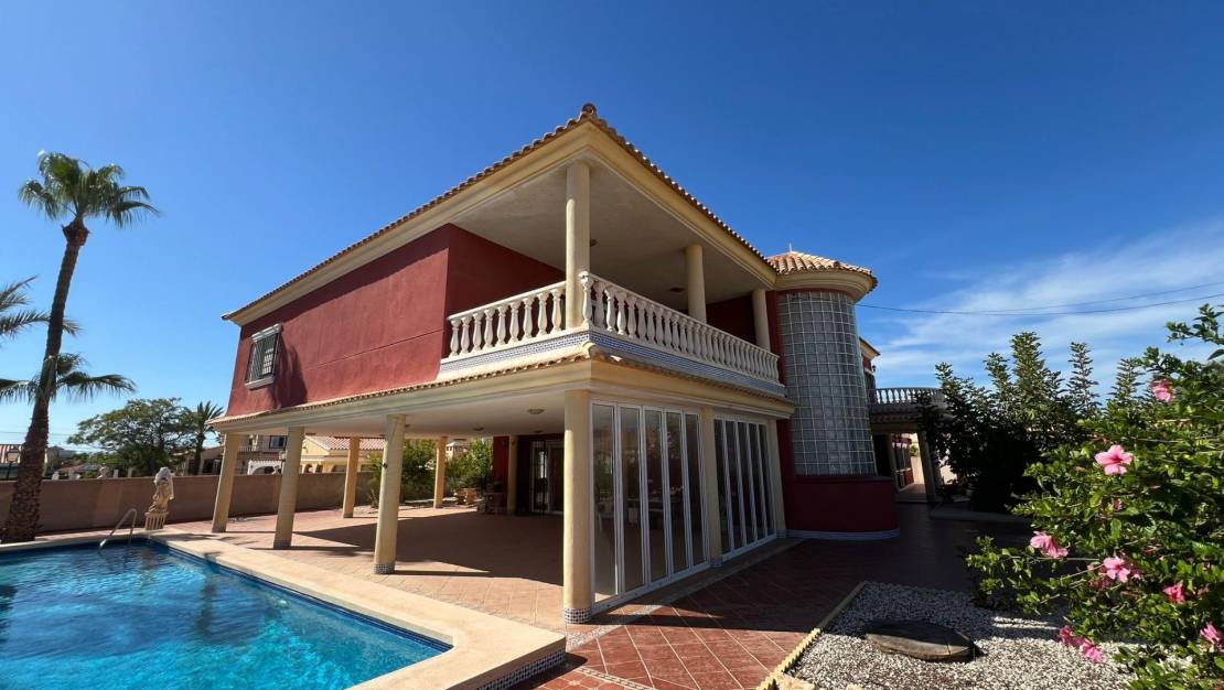 Sale - Villa - Torrevieja - Torreta florida