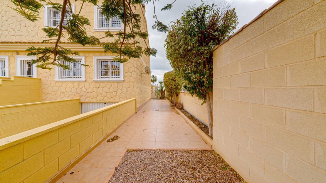 Sale - Villa - Torrevieja - Torrevieja Centro