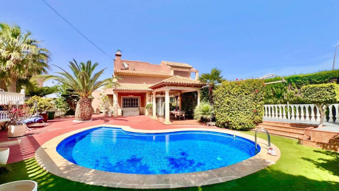 Sale - Villa - Torrevieja - Torrevieja Centro