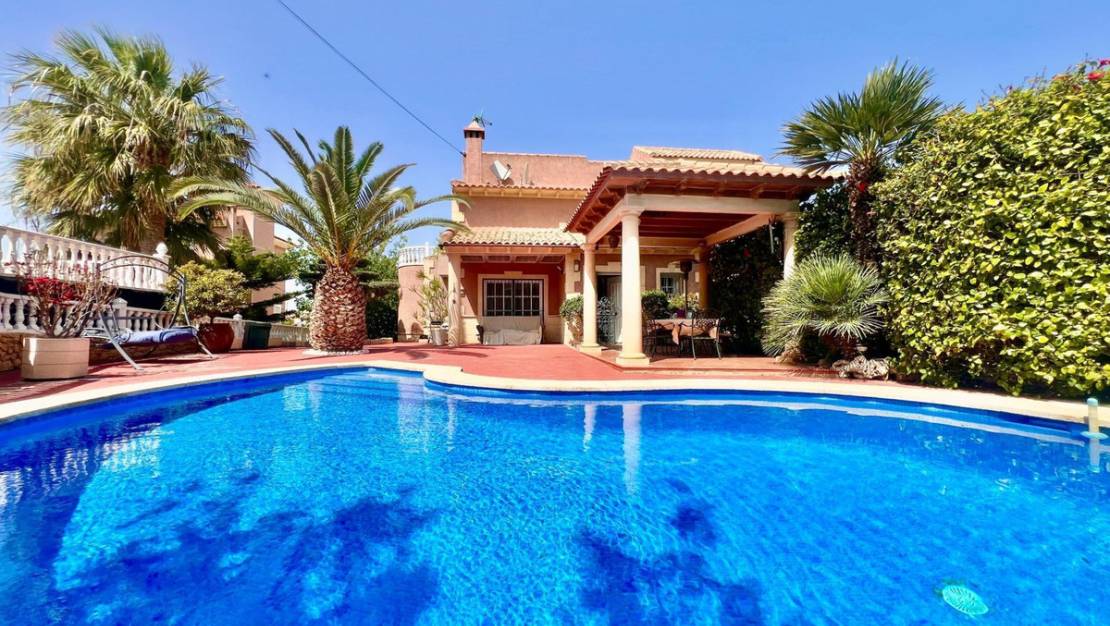 Sale - Villa - Torrevieja - Torrevieja Centro
