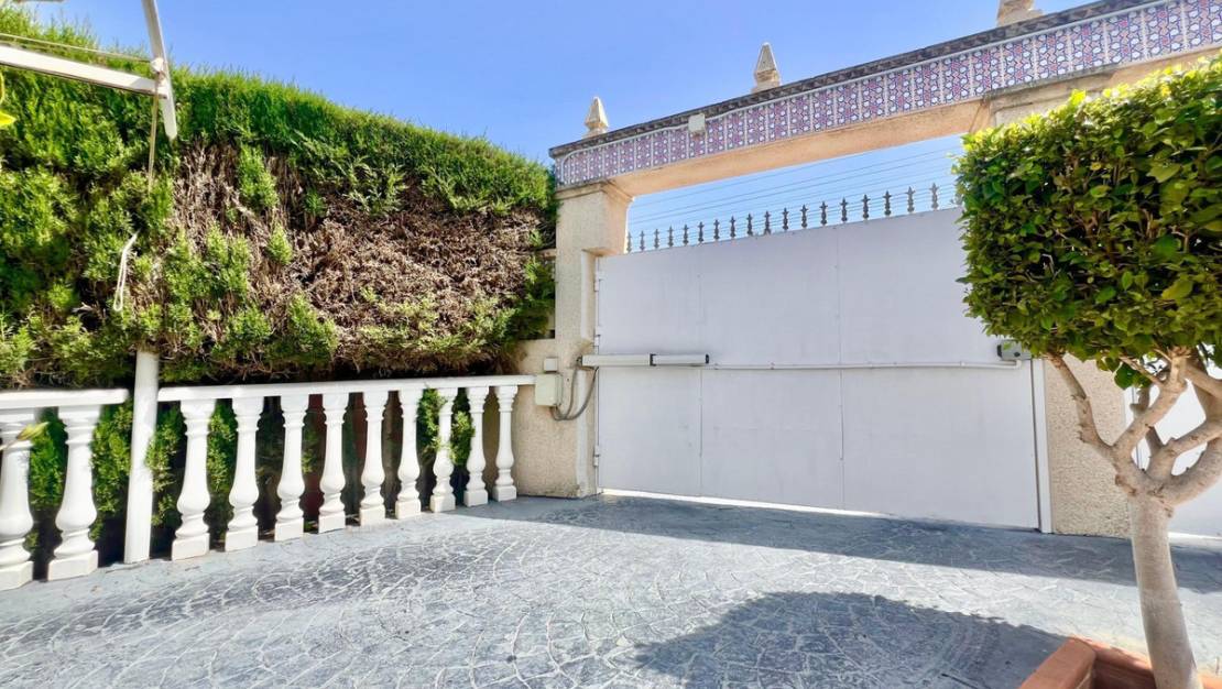 Sale - Villa - Torrevieja - Torrevieja Centro