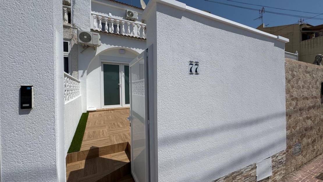 Sale - Villa - Torrevieja - Torrevieja Centro