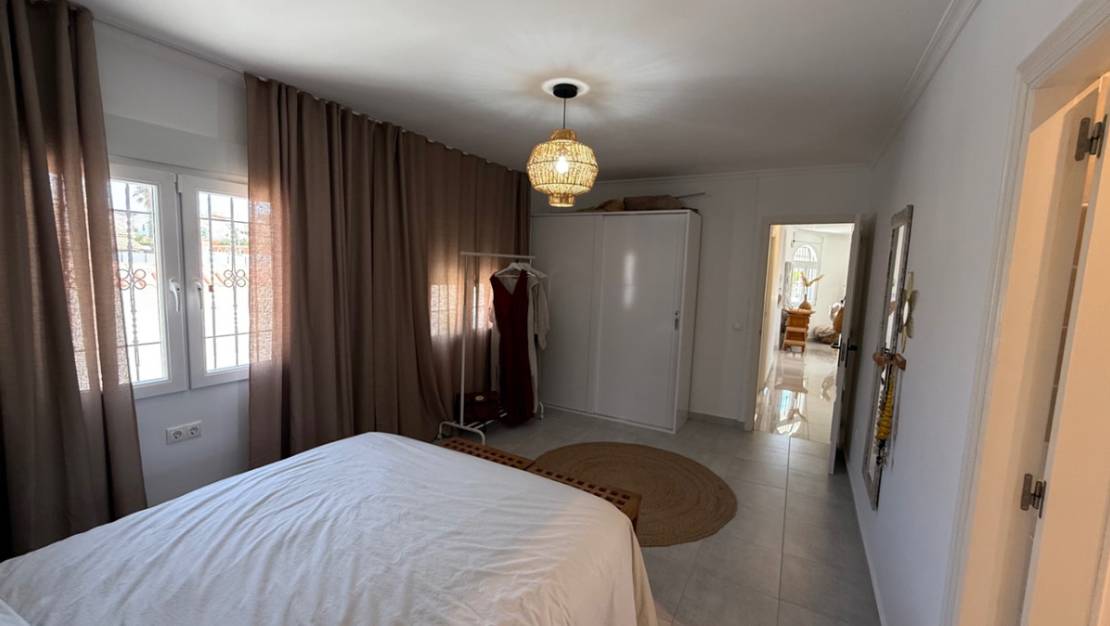 Sale - Villa - Torrevieja - Torrevieja Centro