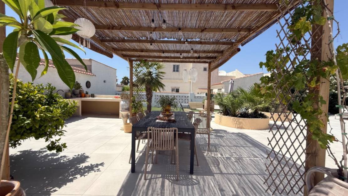 Sale - Villa - Torrevieja - Torrevieja Centro