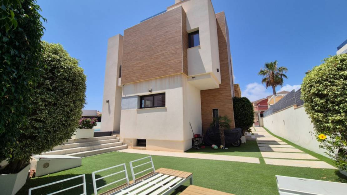 Sale - Villa - Torrevieja - Torrevieja Centro