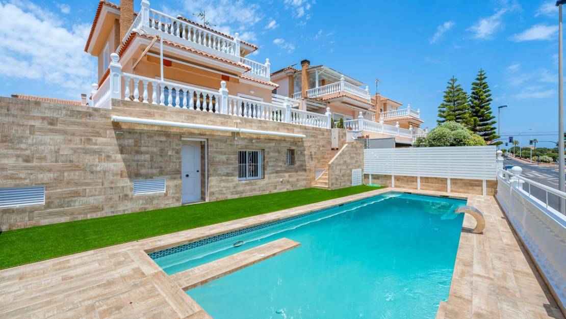Sale - Villa - Torrevieja - Torrevieja Centro