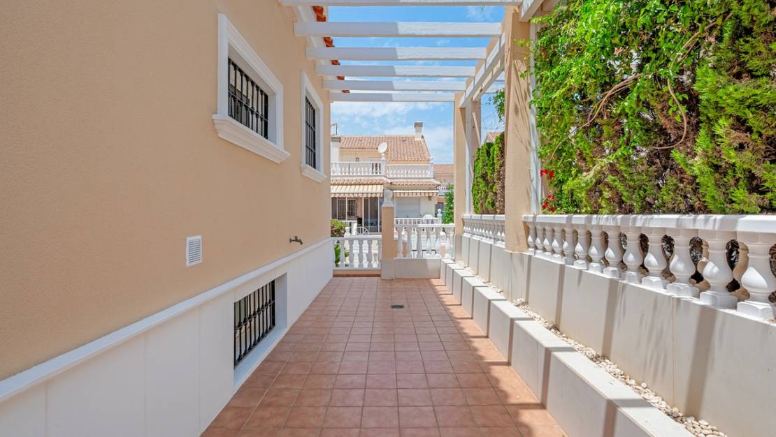 Sale - Villa - Torrevieja - Torrevieja Centro