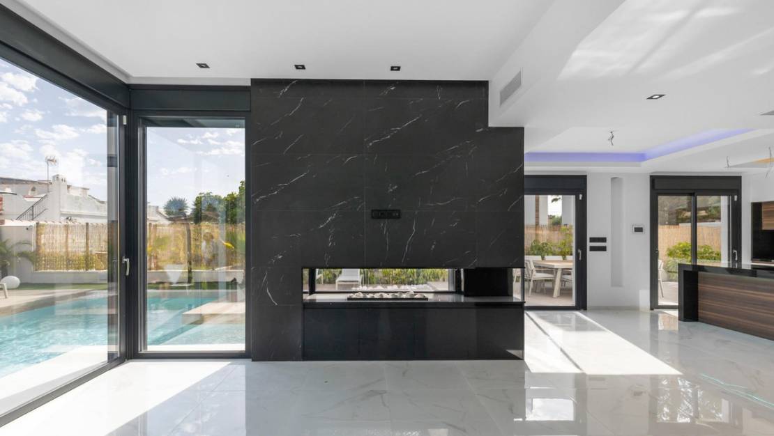 Sale - Villa - Torrevieja - Torrevieja Centro