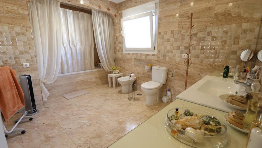 Sale - Villa - Torrevieja - Torrevieja Centro