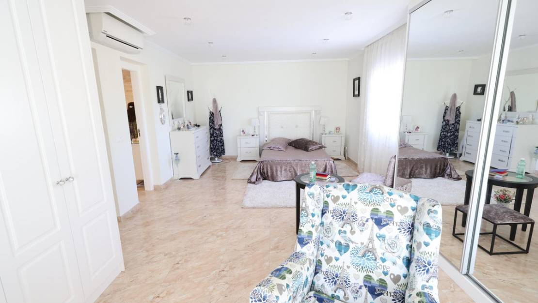 Sale - Villa - Torrevieja - Torrevieja Centro