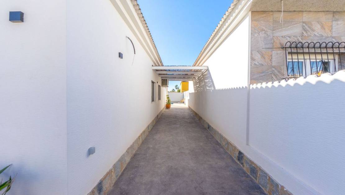 Sale - Villa - Torrevieja - Torrevieja Centro