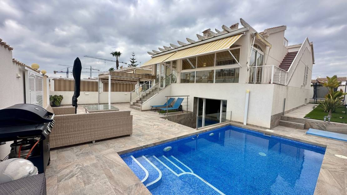 Sale - Villa - Torrevieja - Torrevieja Centro