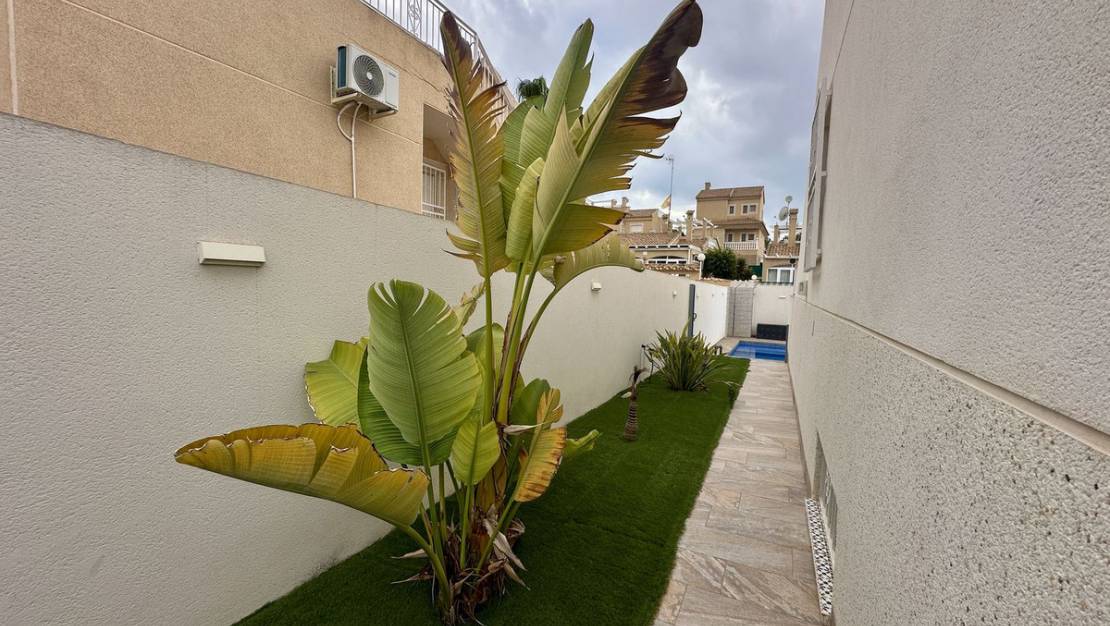 Sale - Villa - Torrevieja - Torrevieja Centro