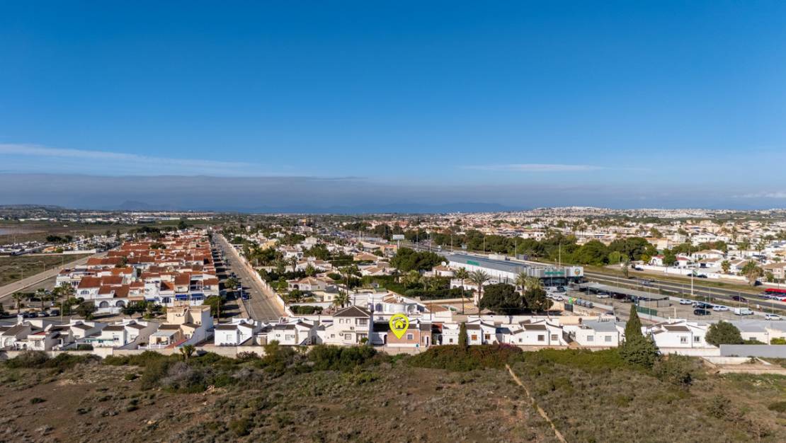 Sale - Villa - Torrevieja - Torrevieja Centro