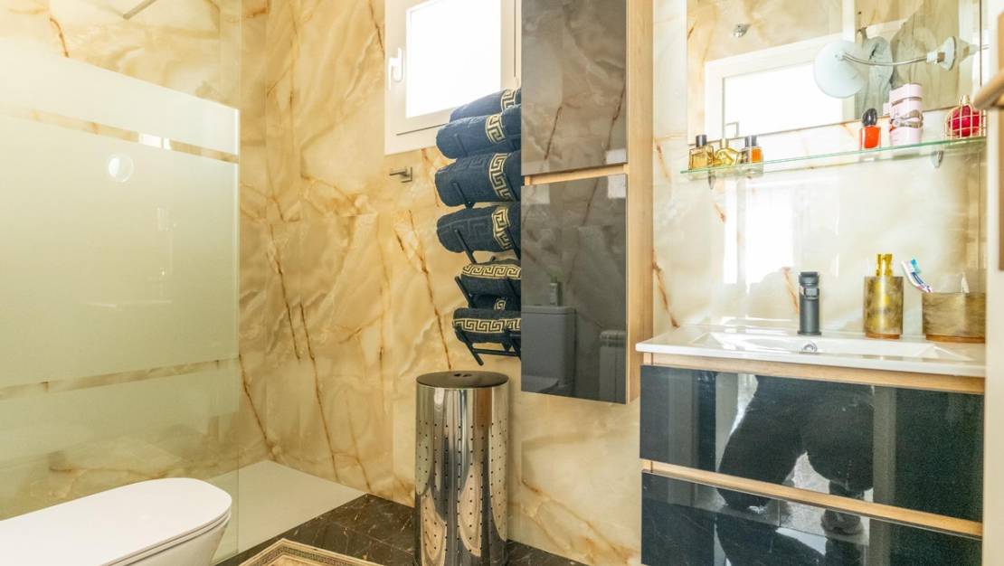 Sale - Villa - Torrevieja - Torrevieja Centro