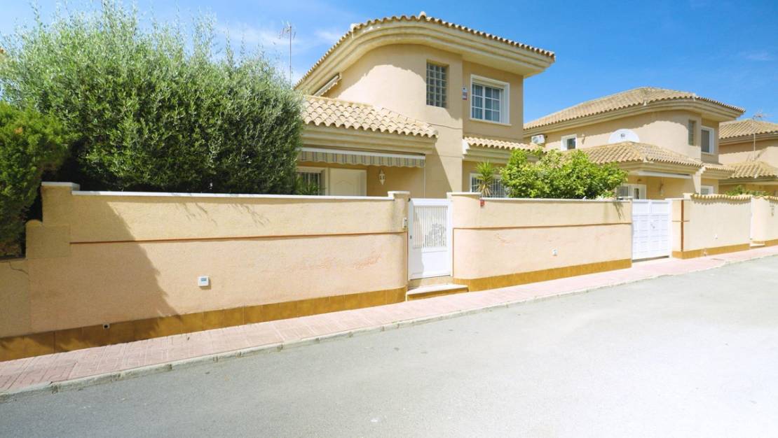 Sale - Villa - Torrevieja - Torrevieja Centro