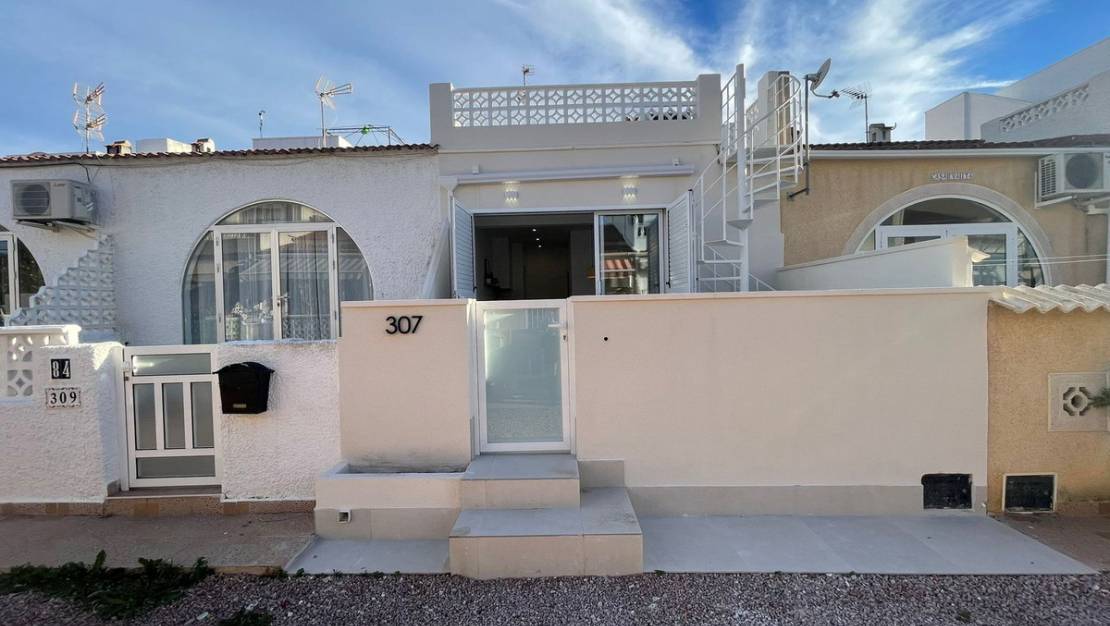 Sale - Villa - Torrevieja - Torrevieja Centro