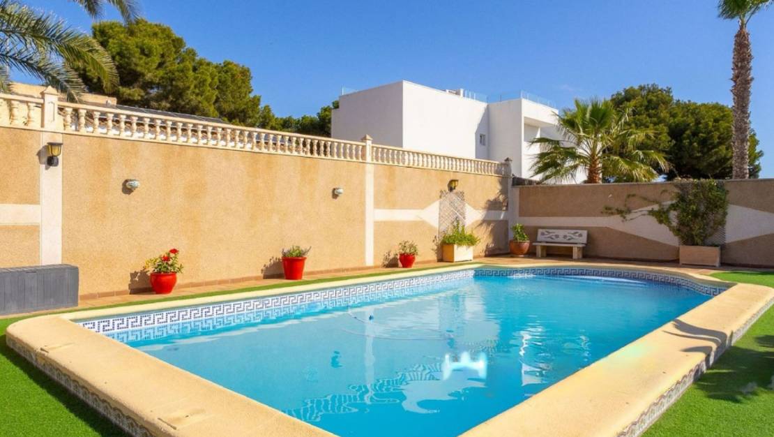 Sale - Villa - Torrevieja - Torrevieja Centro