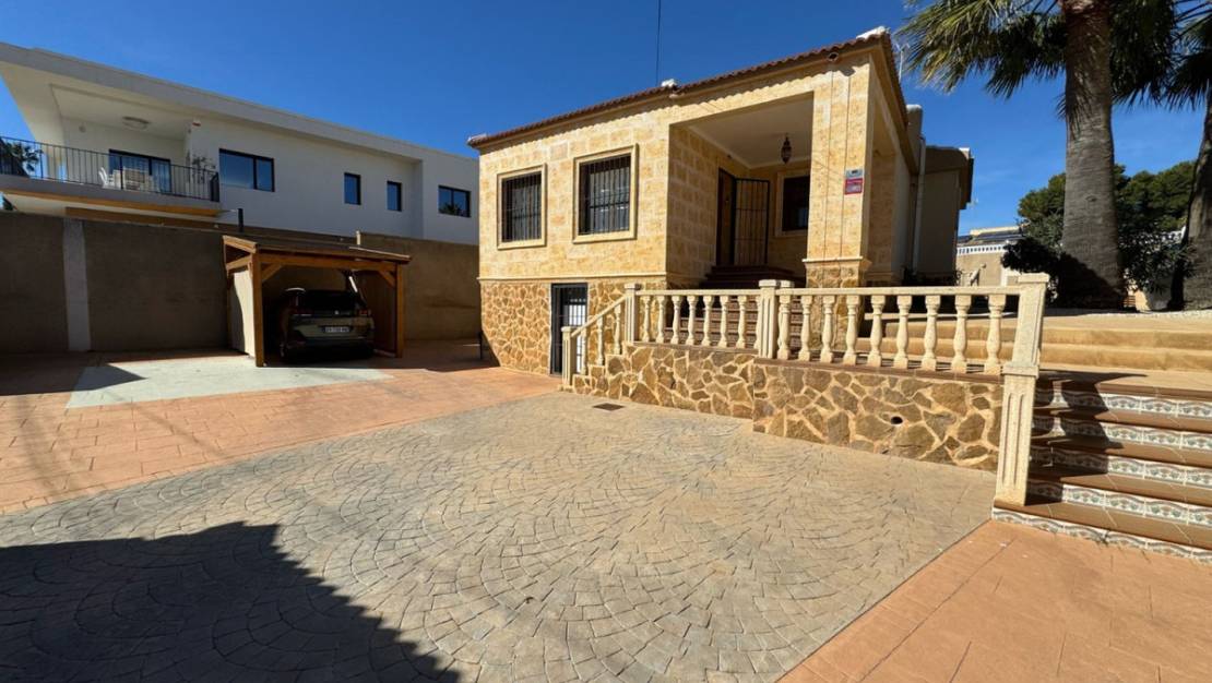 Sale - Villa - Torrevieja - Torrevieja Centro