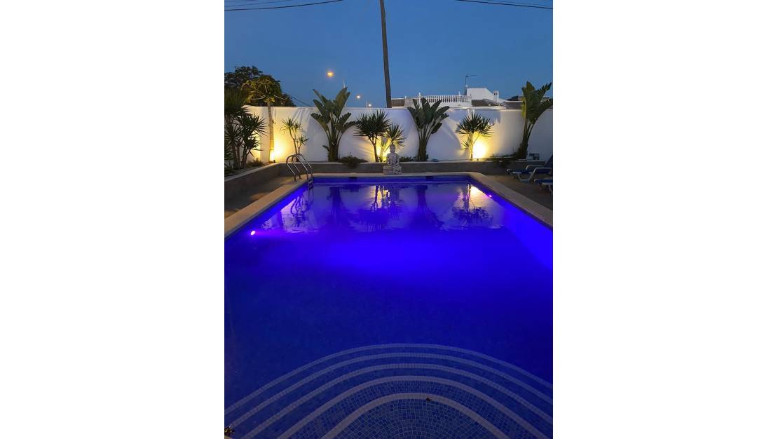 Sale - Villa - Torrevieja - Torrevieja Centro