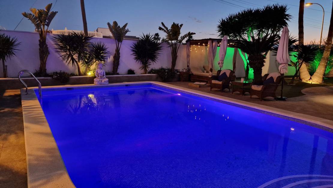Sale - Villa - Torrevieja - Torrevieja Centro