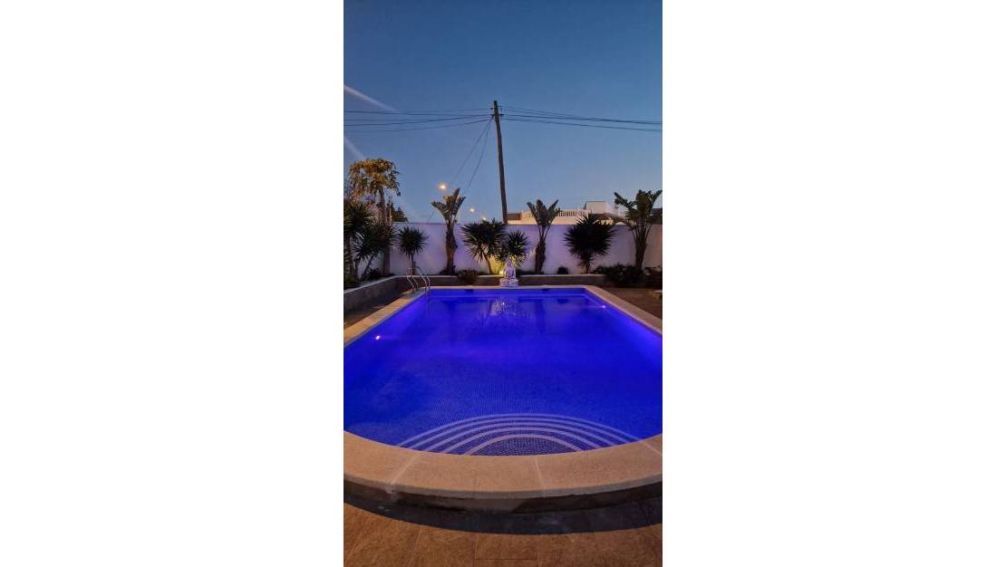 Sale - Villa - Torrevieja - Torrevieja Centro