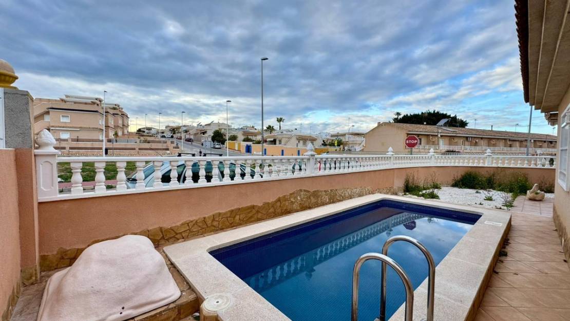 Sale - Villa - Torrevieja - Torrevieja Centro