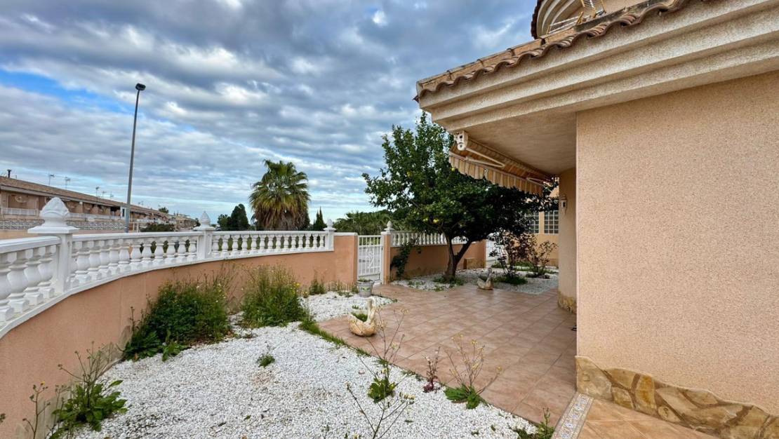 Sale - Villa - Torrevieja - Torrevieja Centro