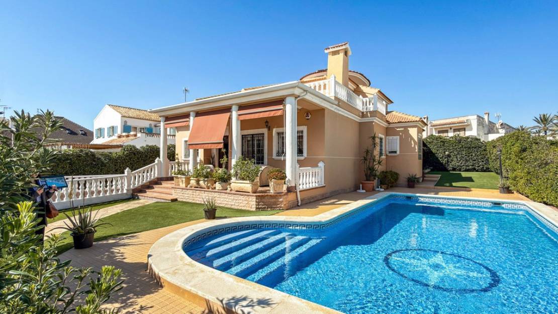 Sale - Villa - Torrevieja - Torrevieja Centro