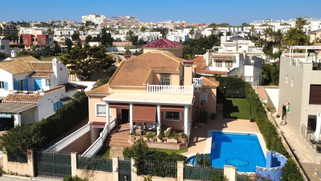 Sale - Villa - Torrevieja - Torrevieja Centro